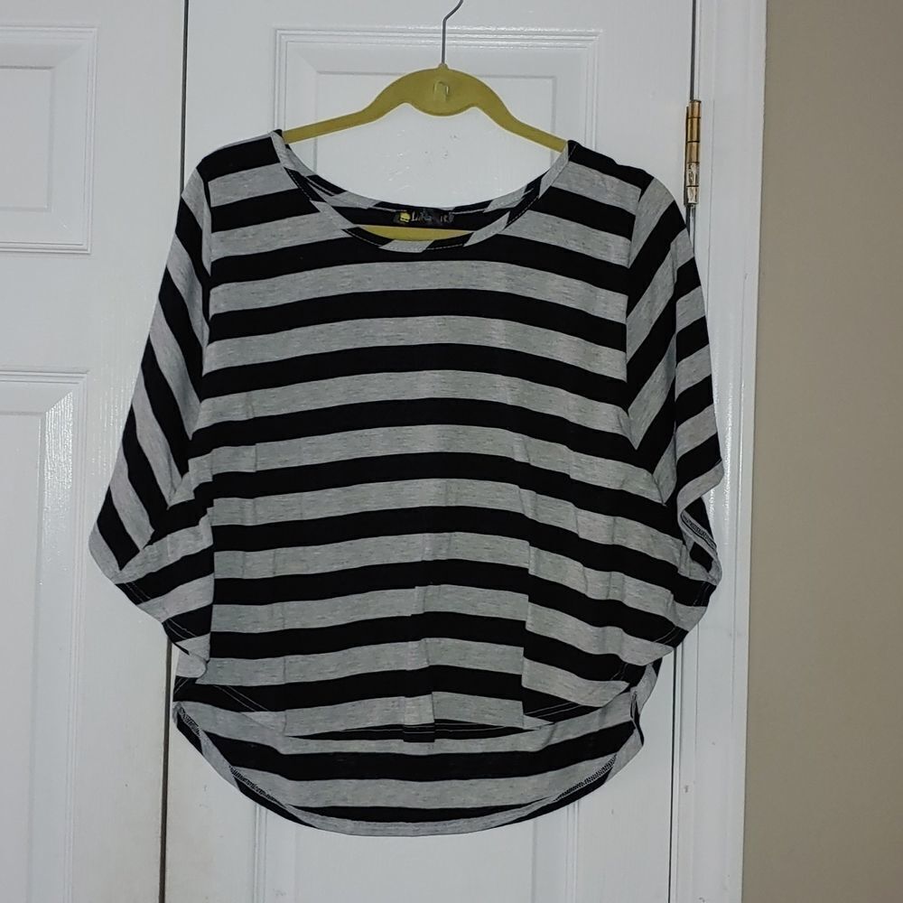 Luna Tiks gray and black stiped hi and low shirt Sz  L